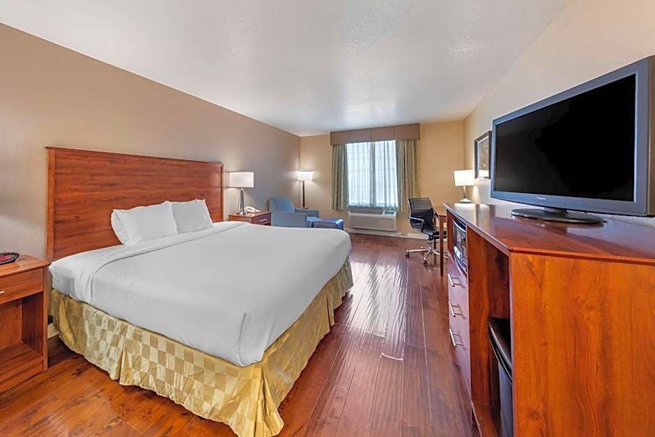 Best Western Plus John Jay Inn & Suites