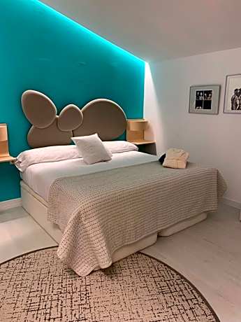 Suite with Lake View