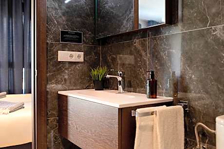 Loft Apartment (2 Adults + 1 Child)