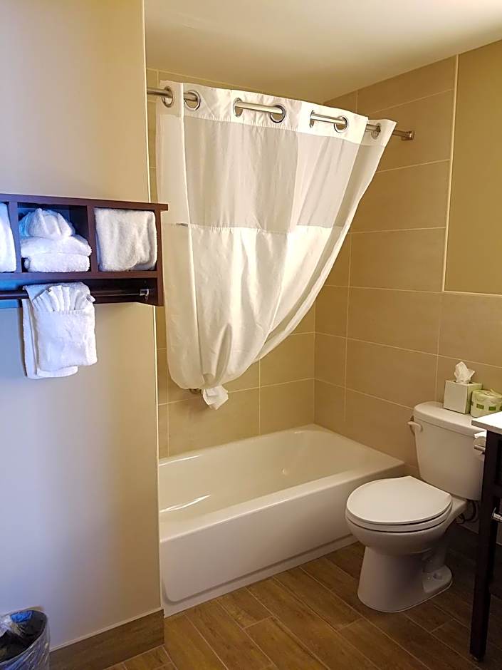 Ramada by Wyndham Minneapolis Golden Valley