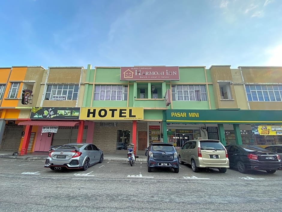 OYO 89760 Harmoni Inn Hotel