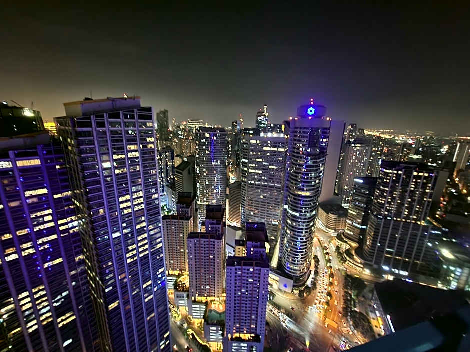 Heart of Makati, Fully furnished condo, cbd central location