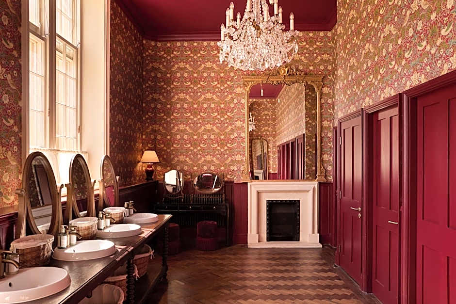 Dumbleton Hall