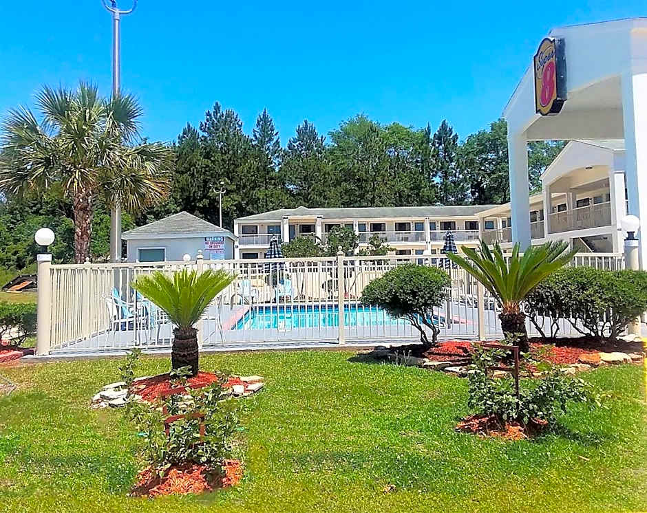 Super 8 by Wyndham Ocean Springs Biloxi