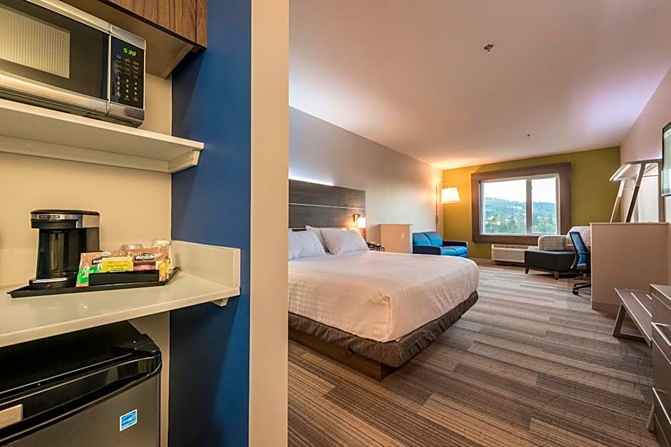Holiday Inn Express & Suites Victoria-Colwood By IHG