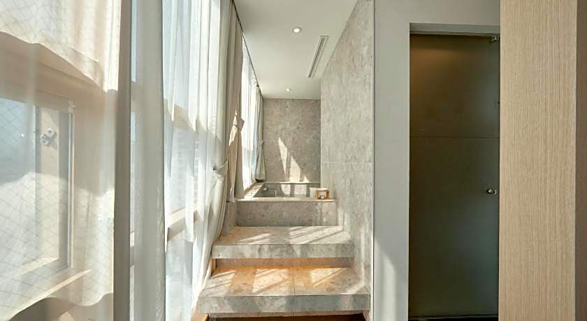 UH SUITE THE HAEUNDAE