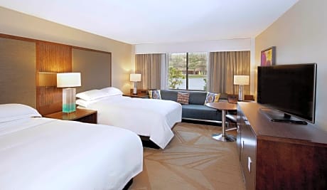 1 King Bed Corner Room With Sofa Bed