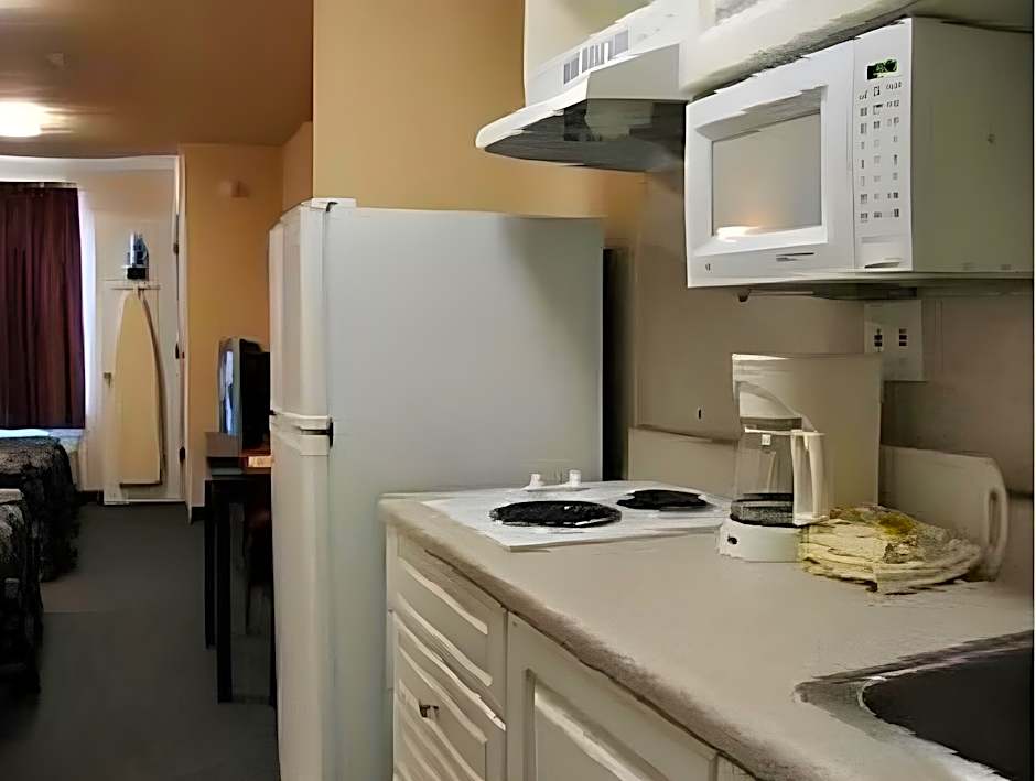 Suburban Studios Denver Central-Arvada