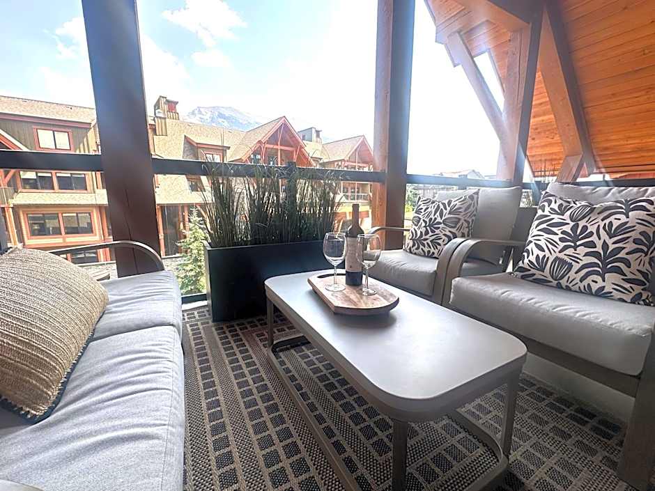 Elevated Penthouse Condo managed by Little Sister Getaways