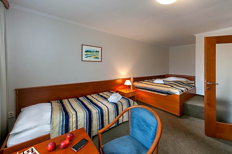 April hotel Panorama