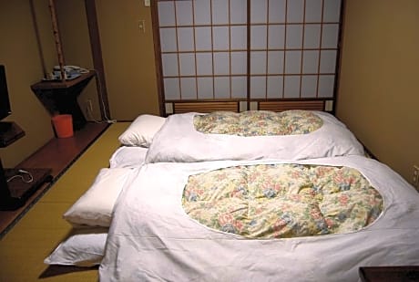 Economy Japanese-Style Single Room with Shared Bathroom