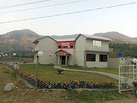 River Dine Hotel & Restaurant