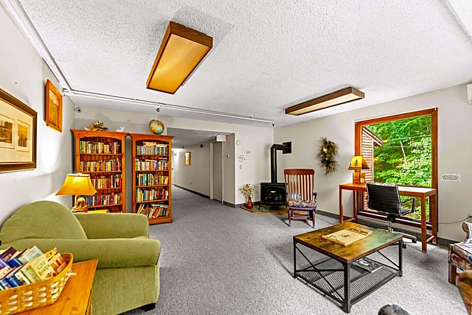 Evergreen Valley Inn