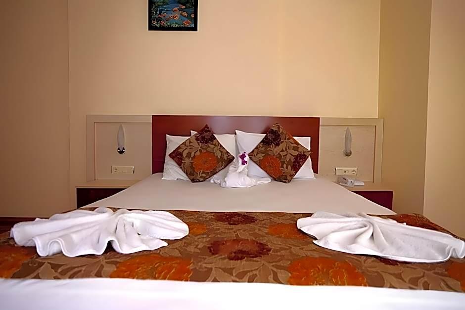 Lara Dinc Hotel