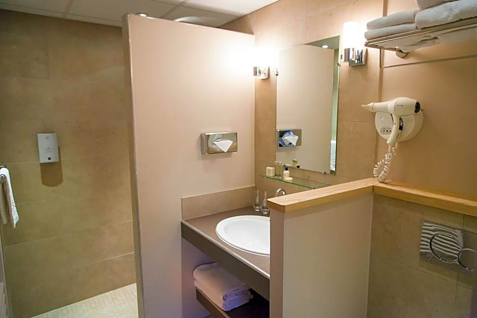 Logis Hostellerie des Clos et restaurant Bistrot des grands crus et Maison de la tour Chablis