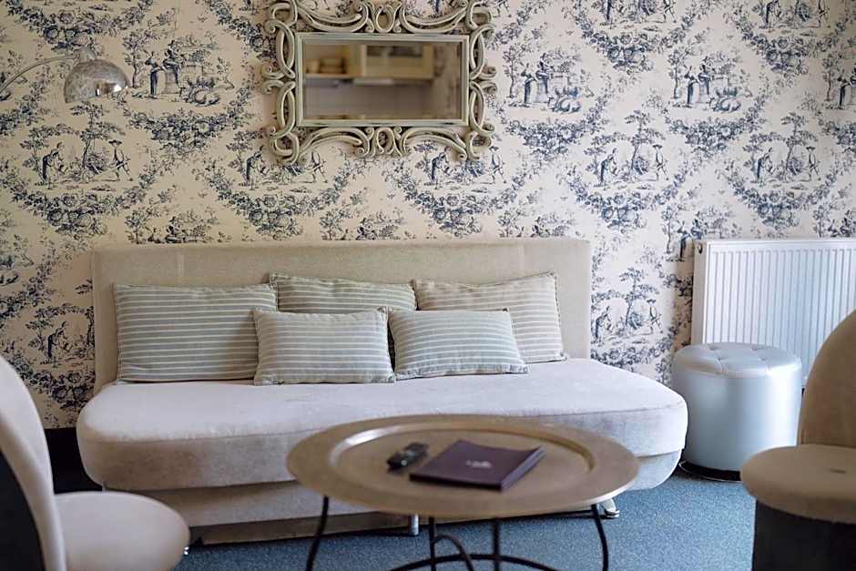 Moon Garden Old Town Hotel