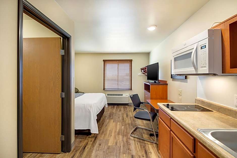 Photo 1 of 6 of 1 Queen Bed, Nonsmoking