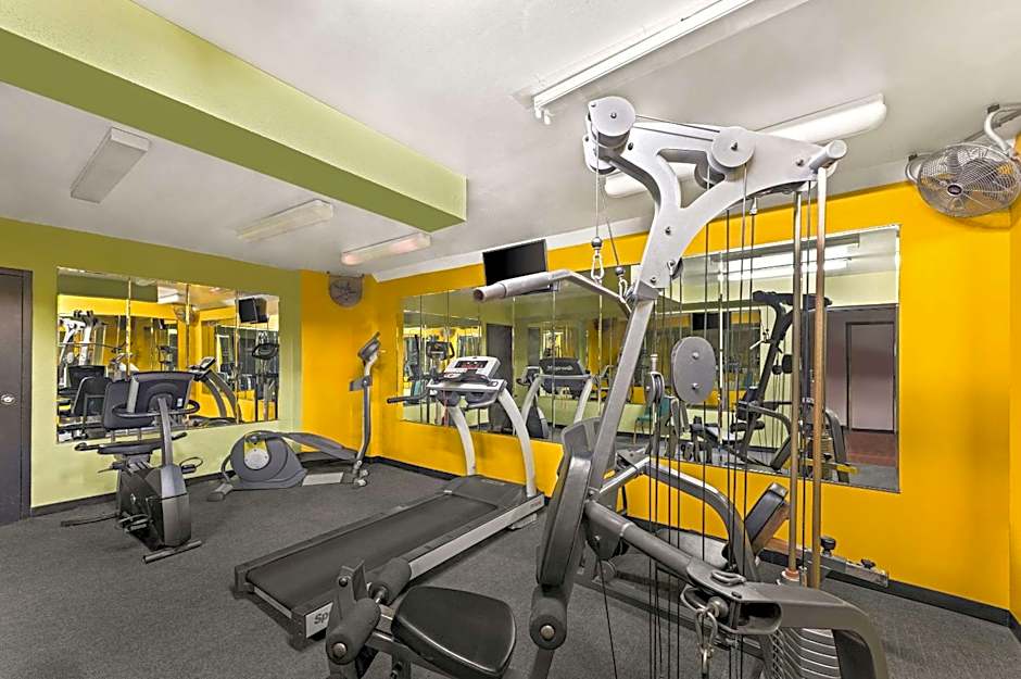 Quality Inn & Suites near I-480 and I-29