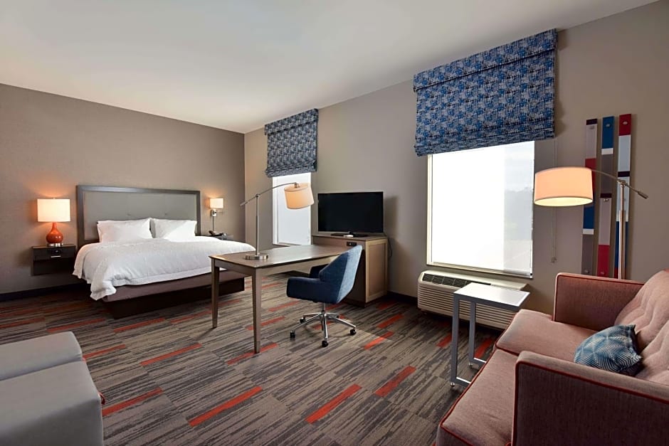 Hampton Inn By Hilton and Suites at Wisconsin Dells Lake Delton WI