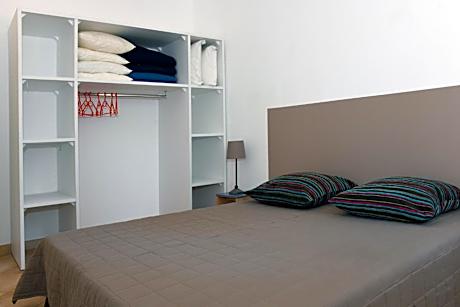 One-Bedroom Apartment (4 Adults + 2 Children)