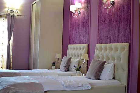 Family Room (2 Adults + 2 Children)