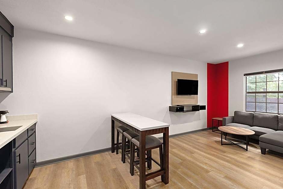 Ramada by Wyndham Studio Suites Dothan