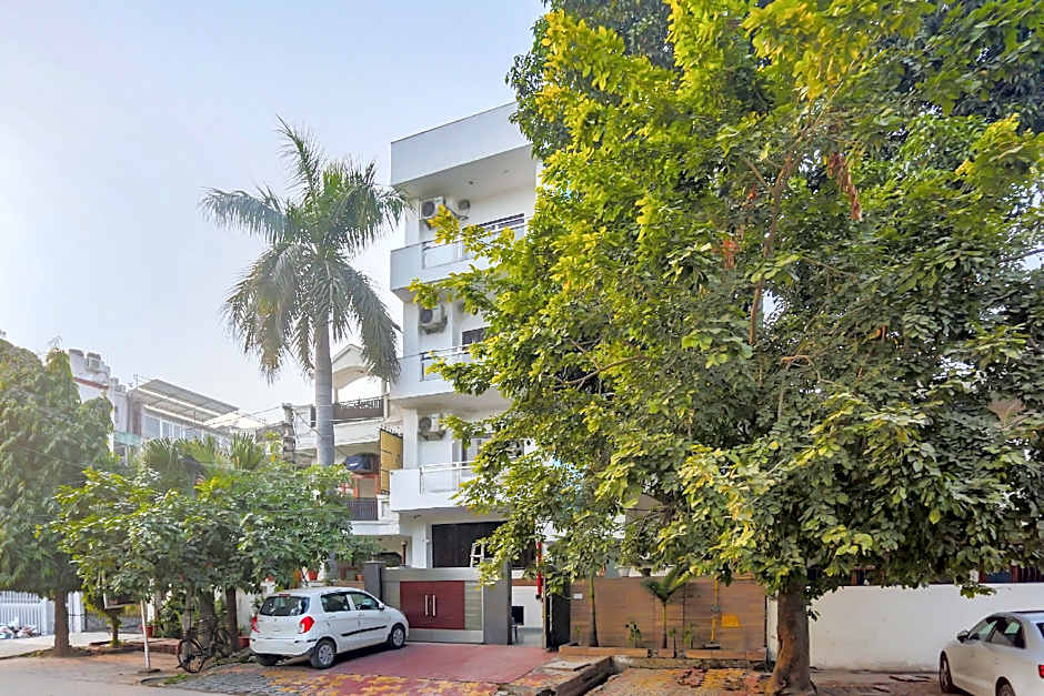 OYO 78374 Collection O Essendi Hospitalities Llp – Noida, DC