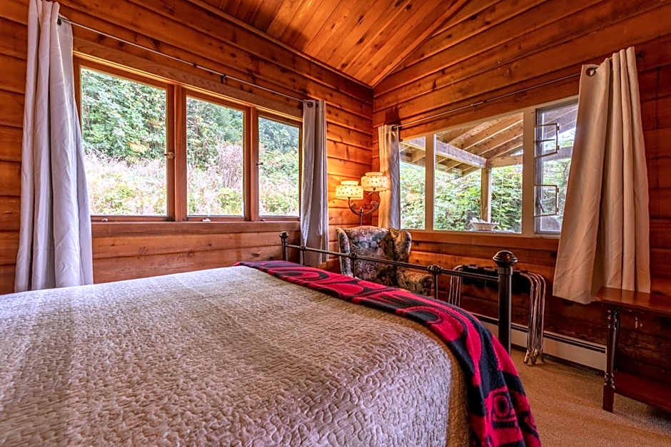 Alert Bay Lodge