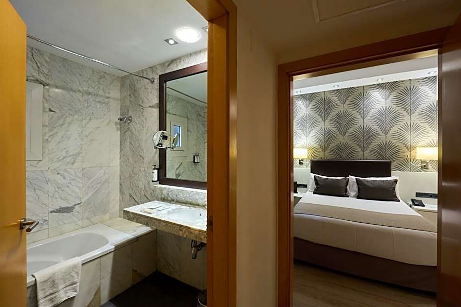 Catalonia Castellnou Hotel