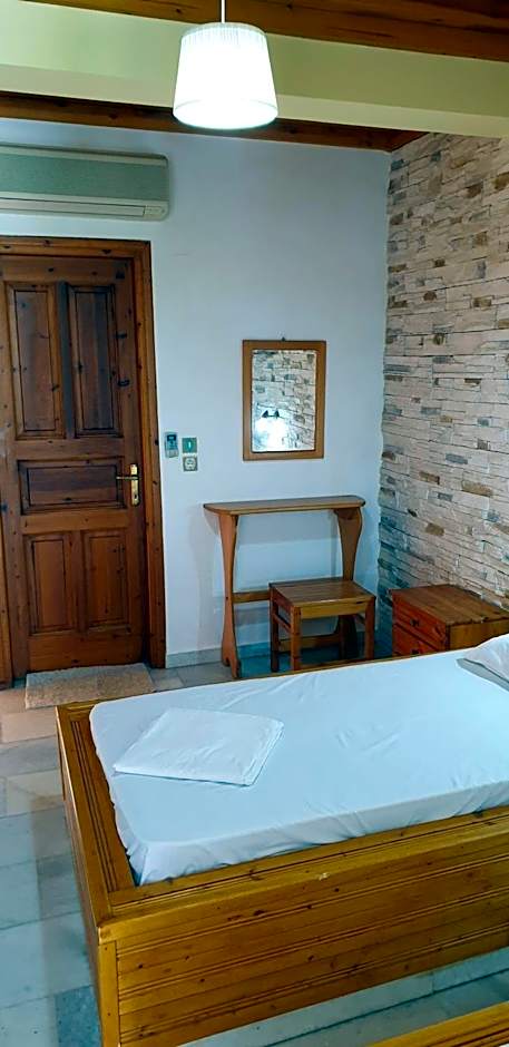 EVI Studios & Apartments