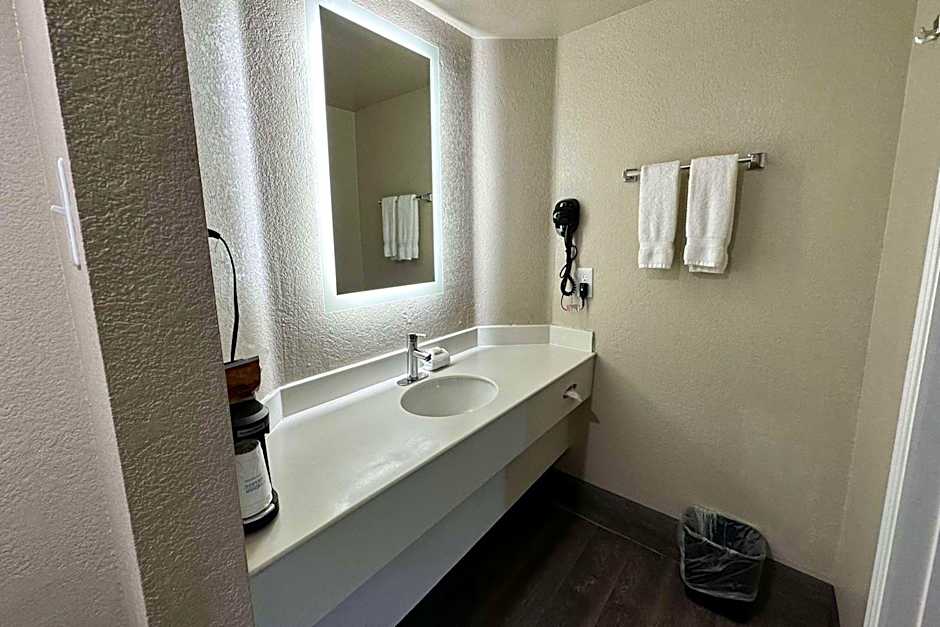 Days Inn by Wyndham San Diego Vista