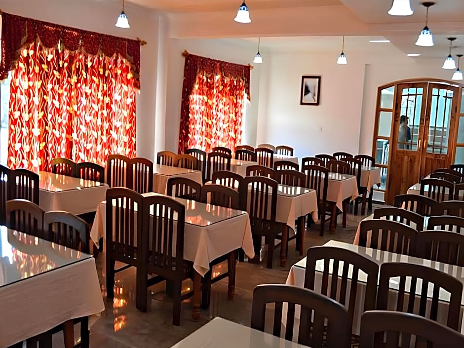 The Grand Plaza – Srinagar, PA