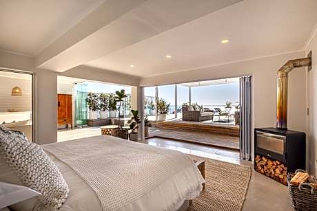 Penthouse Honeymoon Suite with Sea View