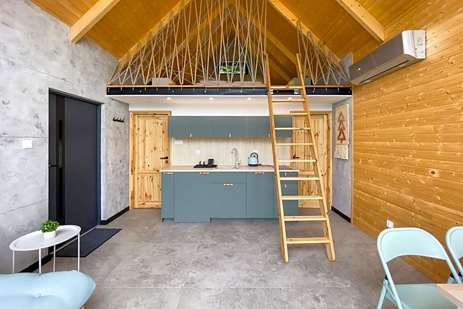 Stodoły Modyń - Domki w Beskidzie Wyspowym - staw kąpielowy, balia, sauna, grota solna - widok na góry