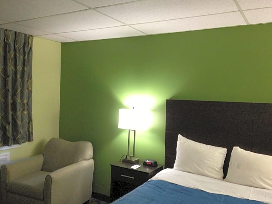 Travelodge by Wyndham Cleveland Lakewood