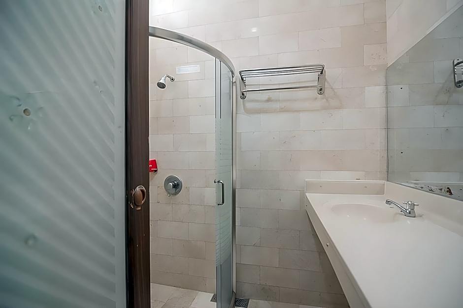 RedDoorz @ Jalan R.E. Martadinata Sukabumi