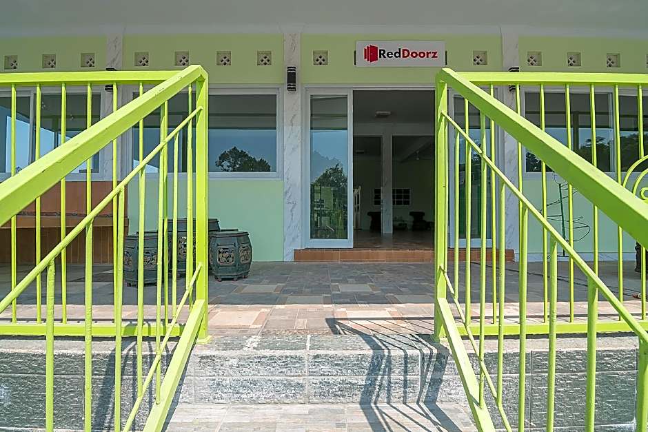 RedDoorz Syariah near Museum Wisma Karya Subang