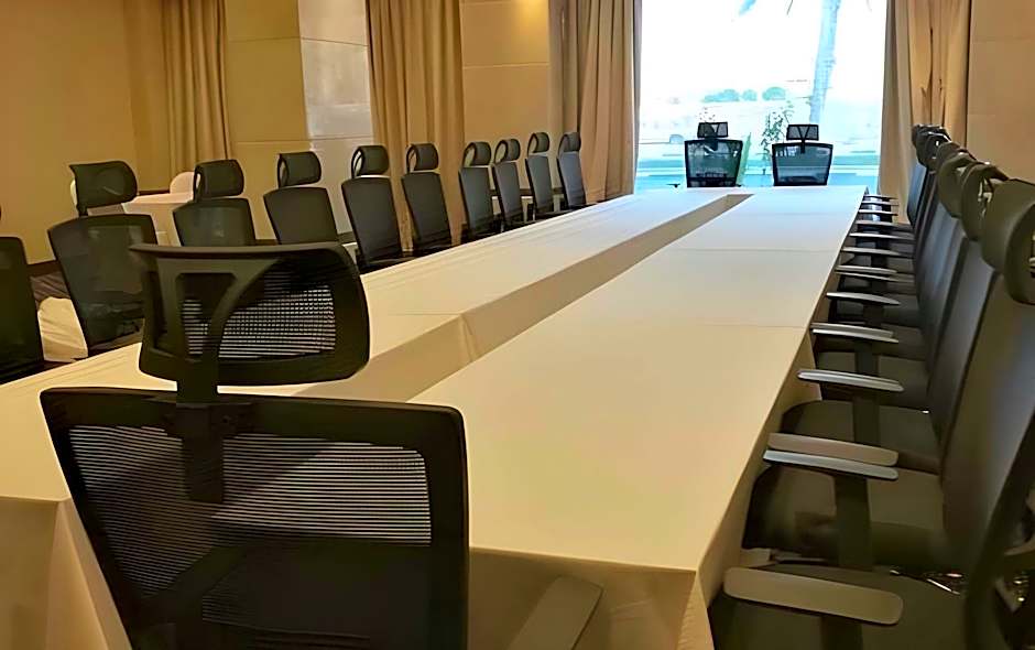 Naviti Warwick Al Khobar