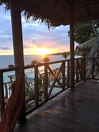 Nini's Beach Bungalows