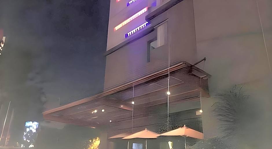 G Suites Hotel By AMITHYA