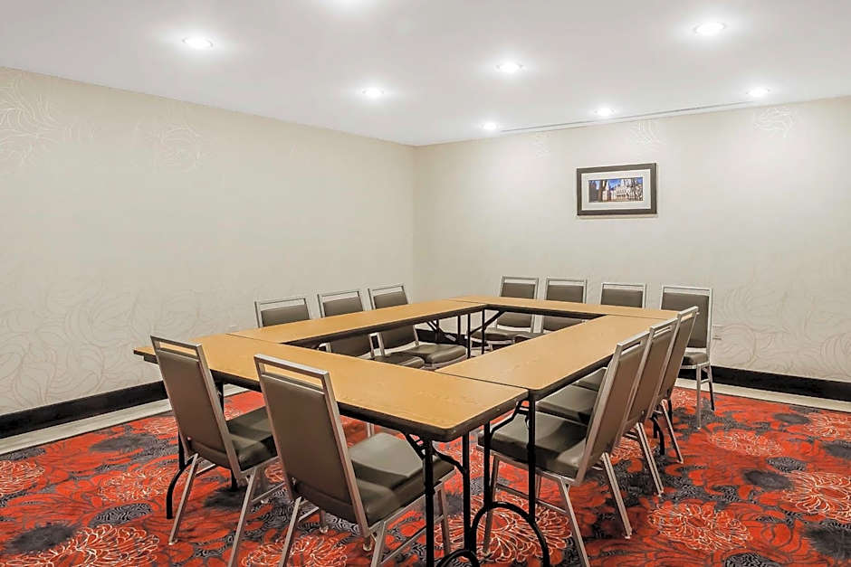 Comfort Inn & Suites near Stadium