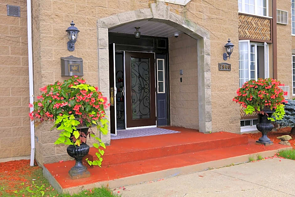 Fullerton Manor Inn
