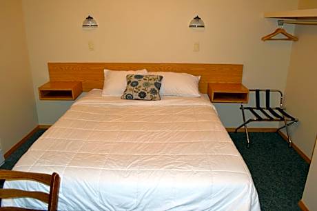Two-Bedroom Apartment - No Air Conditioning
