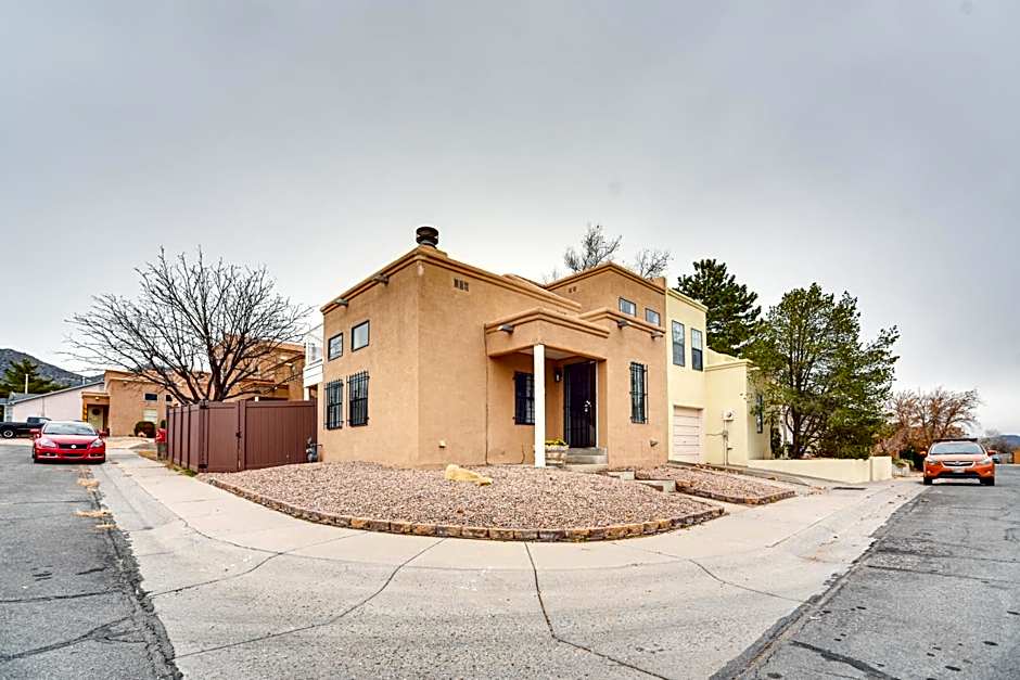 Albuquerque Getaway with Sandia Mountain Views!