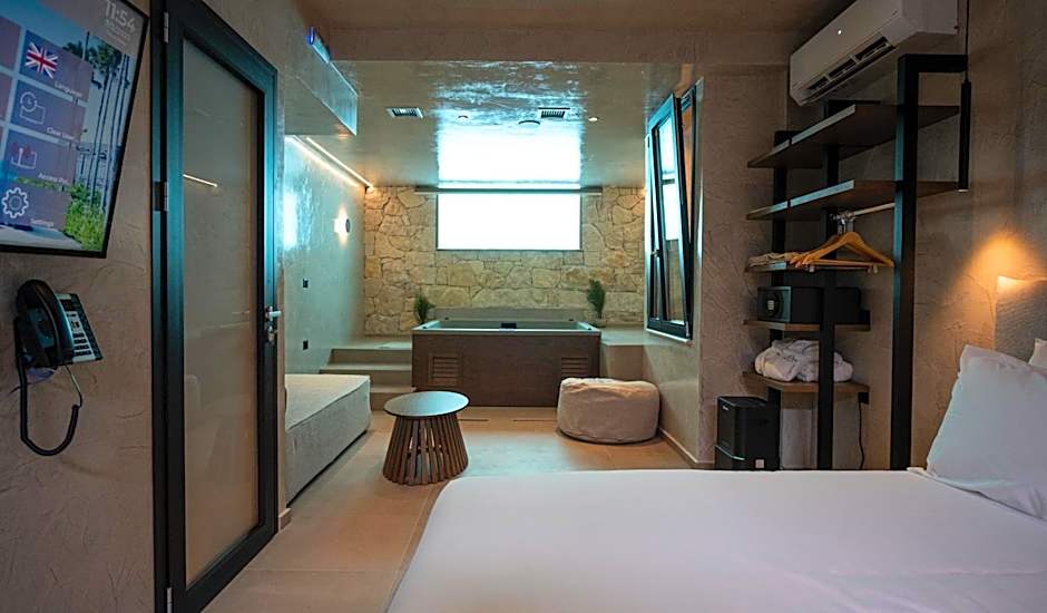 Royal Hotel and Suites