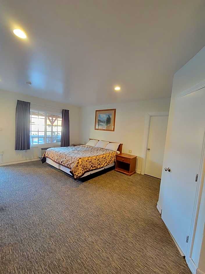 Townhouse Motel