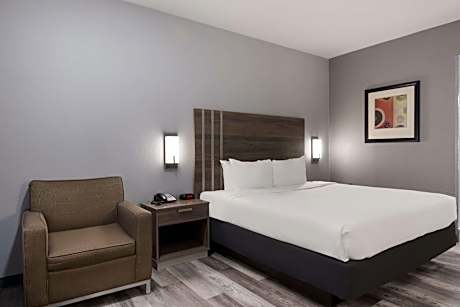 Superior King Room with Sofa Bed - Smoking
