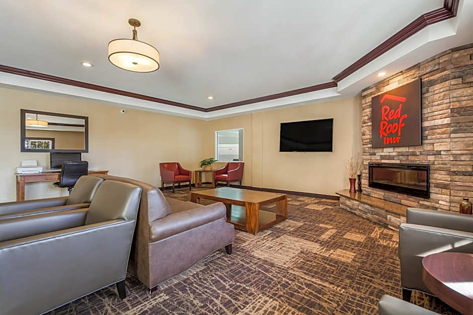 Red Roof Inn & Suites Omaha - Council Bluffs