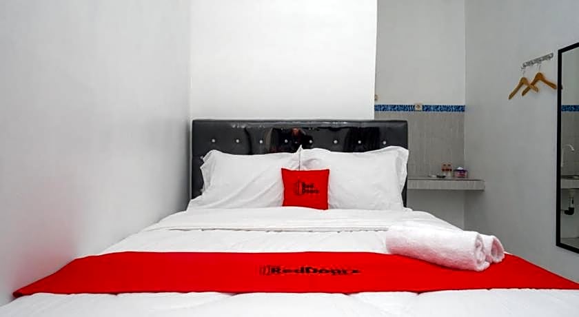 RedDoorz near Universitas Semarang 2