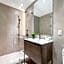 Global Luxury Suites at The Arches
